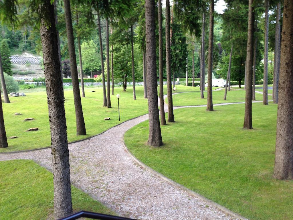 Residenza Finestra Sul Parco Apartment Comano Terme Bagian luar foto