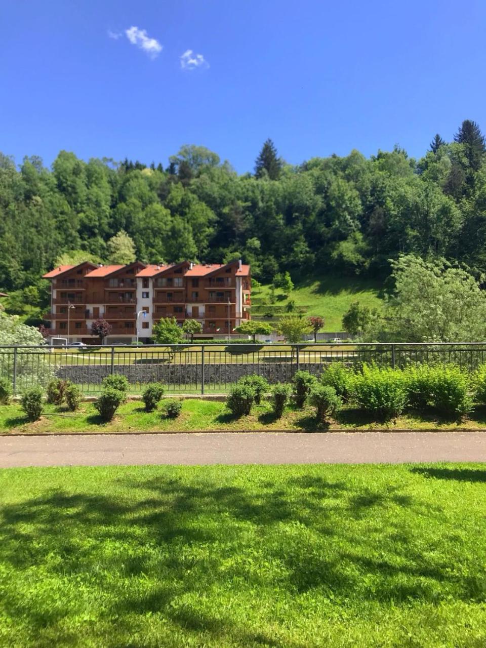 Residenza Finestra Sul Parco Apartment Comano Terme Bagian luar foto